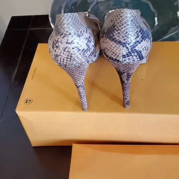 GUC Guess Shoes heel - Picture 3 of 7